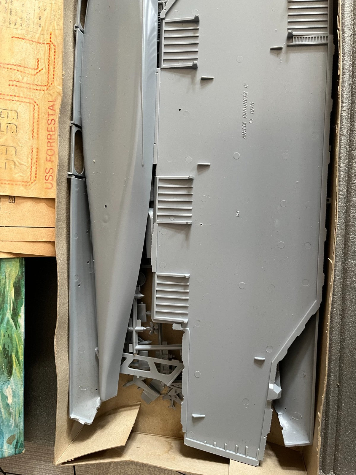Maquette Kit à monter Bateau Navire Militaire U.S.S. Forrestal AirFix 1/600