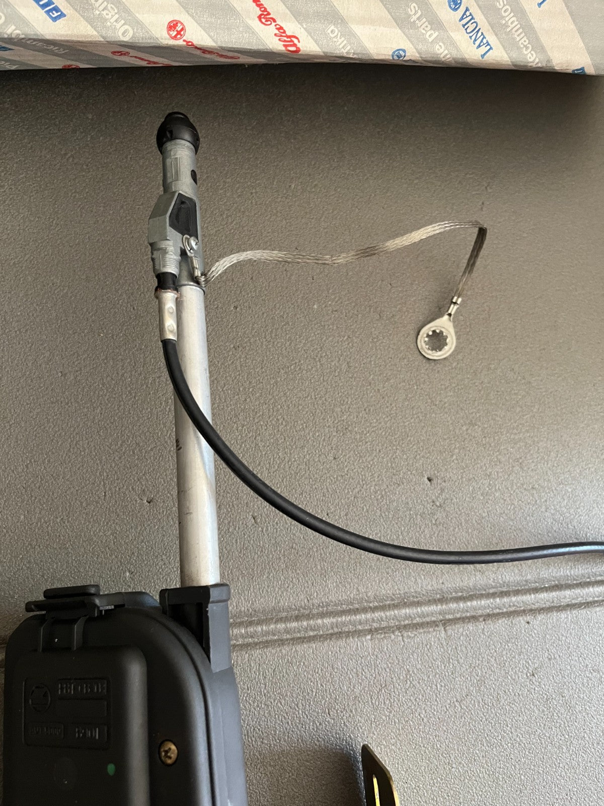 Pièce Voiture Antenne antenne radio électrique d'origine Alfa Romeo 60690180
