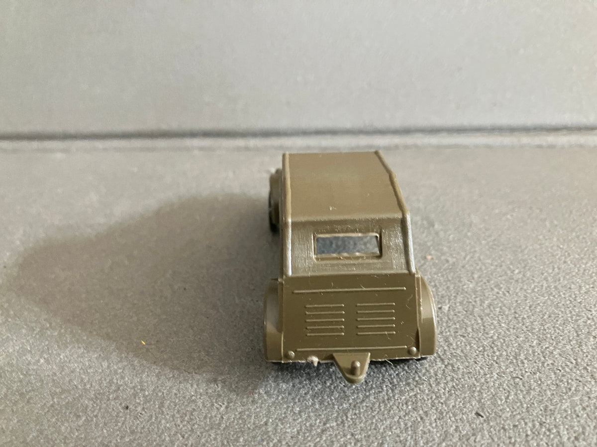 Ancienne Miniature Militaire Jouet de Bazar Plastique Volkswagen Kubelwagen 1/43