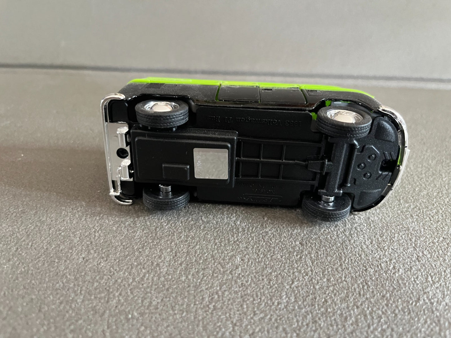 Voiture Miniature Bus Volkswagen Combi T1 1963 Welly au 1/34 1/39