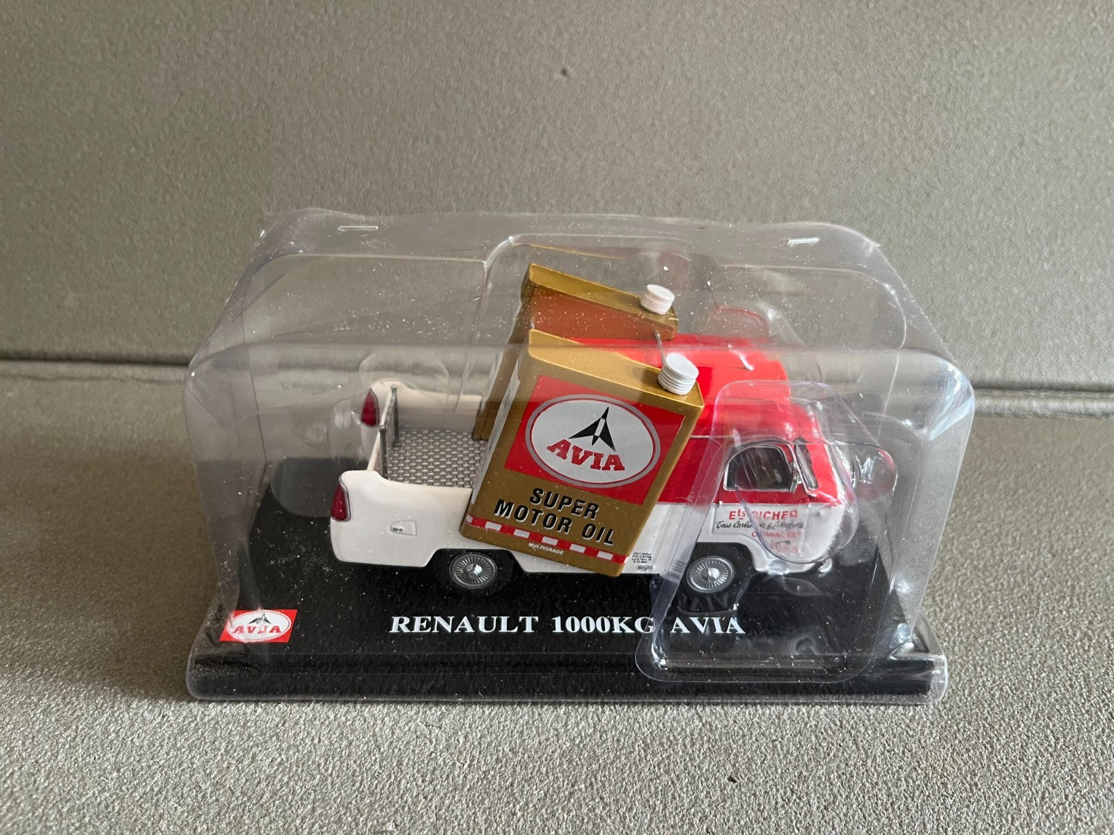 Voiture miniature Camion Renault 1000 KG Avia Auto Plus Hachette 1/43