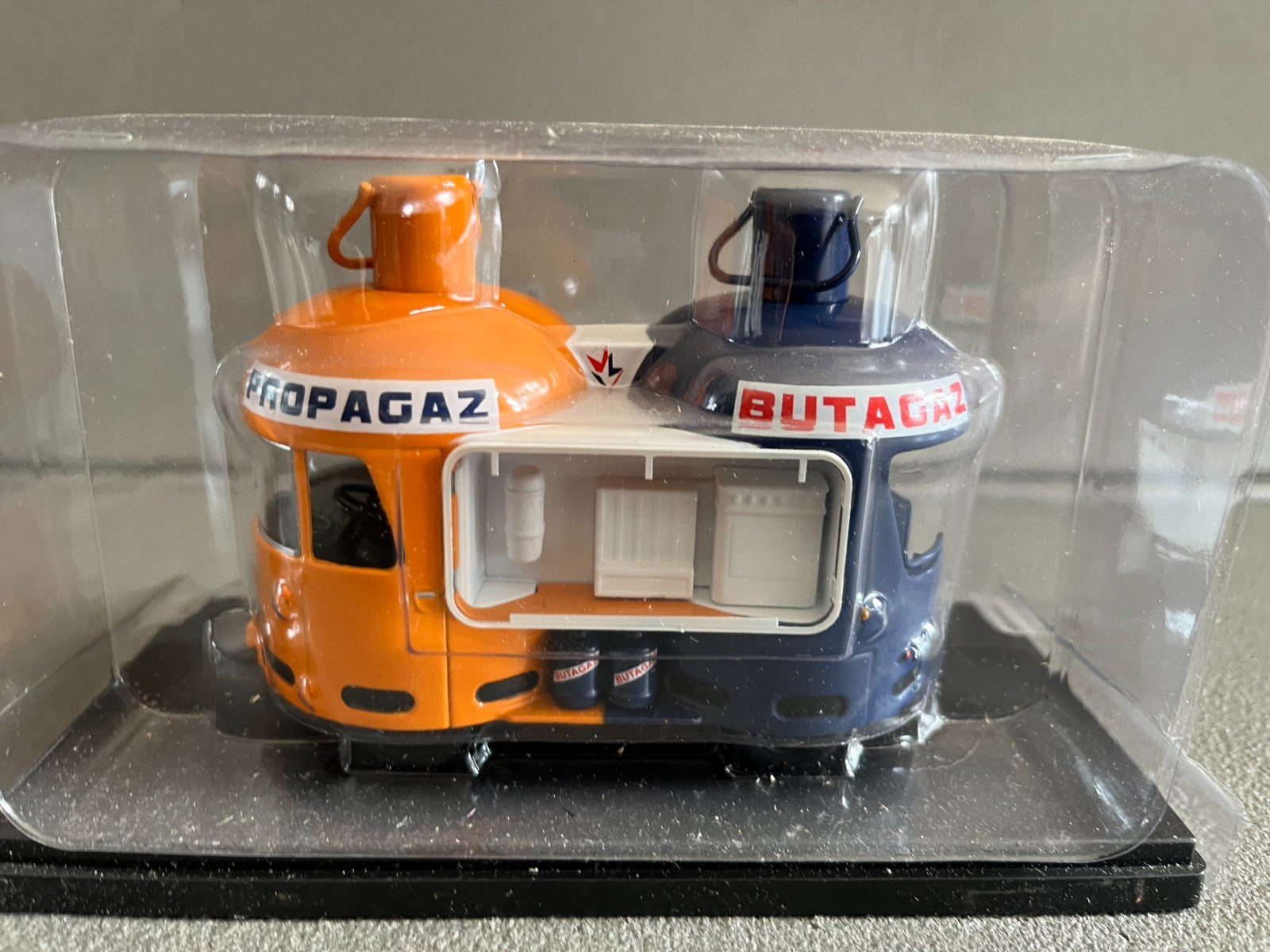 Voiture miniature Camion Renault 1400 KG Butagaz Auto Plus Hachette 1/43