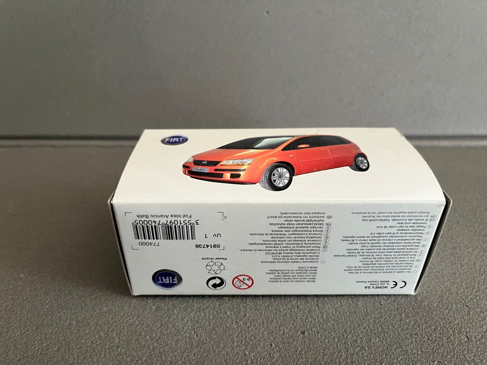 Voiture Miniature Fiat Idea Norev au 1/43