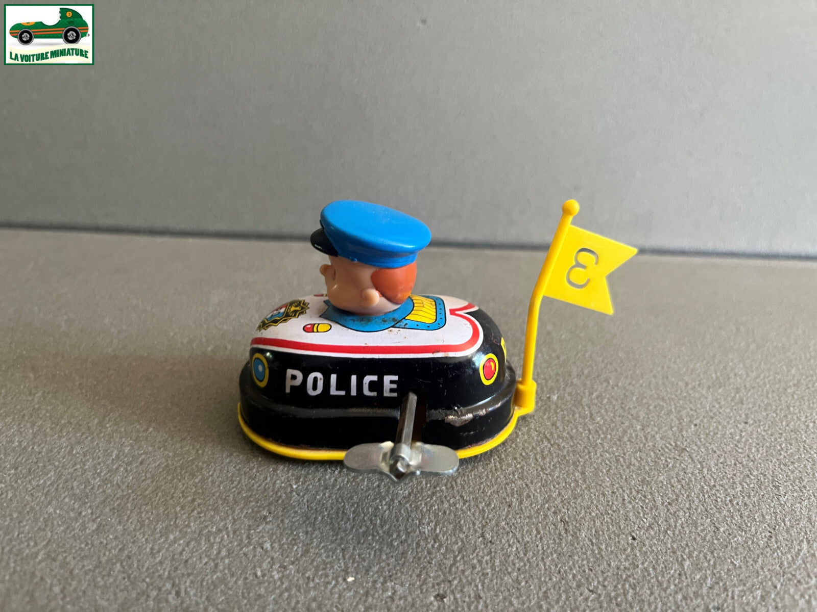 Ancienne Voiture Miniature Métal Tôle Mécanisme Yone Police Made in Singapore
