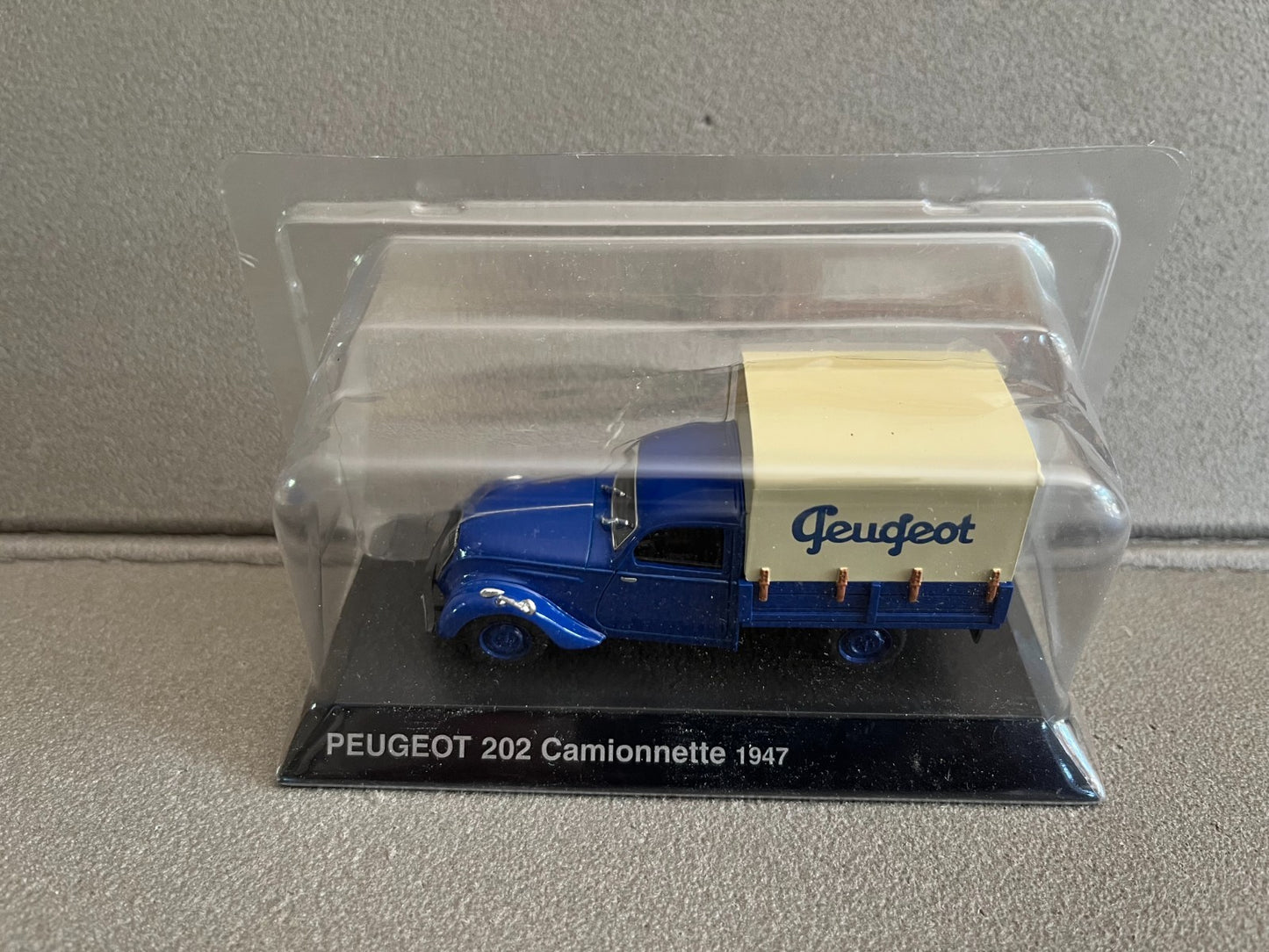 Voiture Miniature Peugeot 202 Camionnette 1947 Norev Hachette 1/43