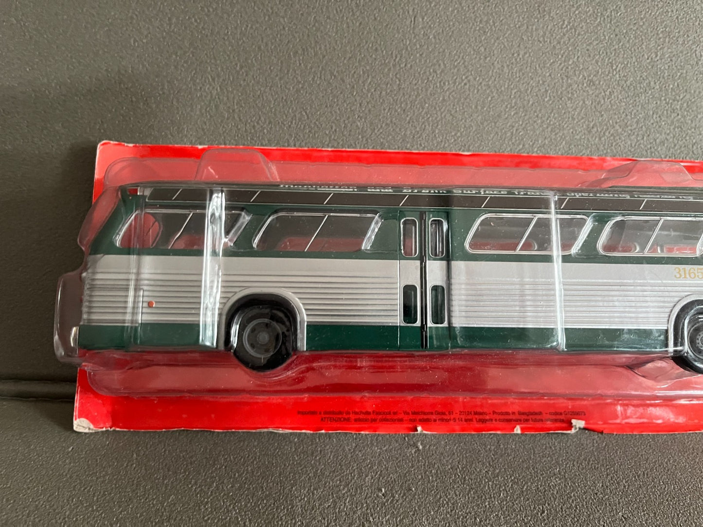 Voiture Miniature GM GMC New Look Fish Bowl Autocar Autobus Bus Hachette 1/43