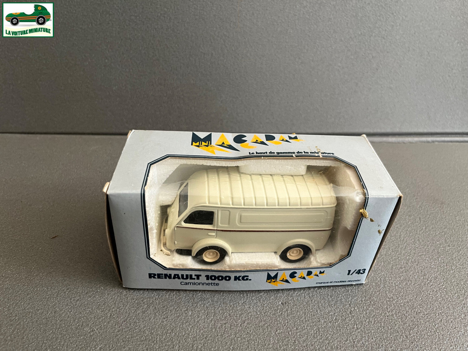 Voiture Miniature Renault 1000 KG Macadam au 1/43