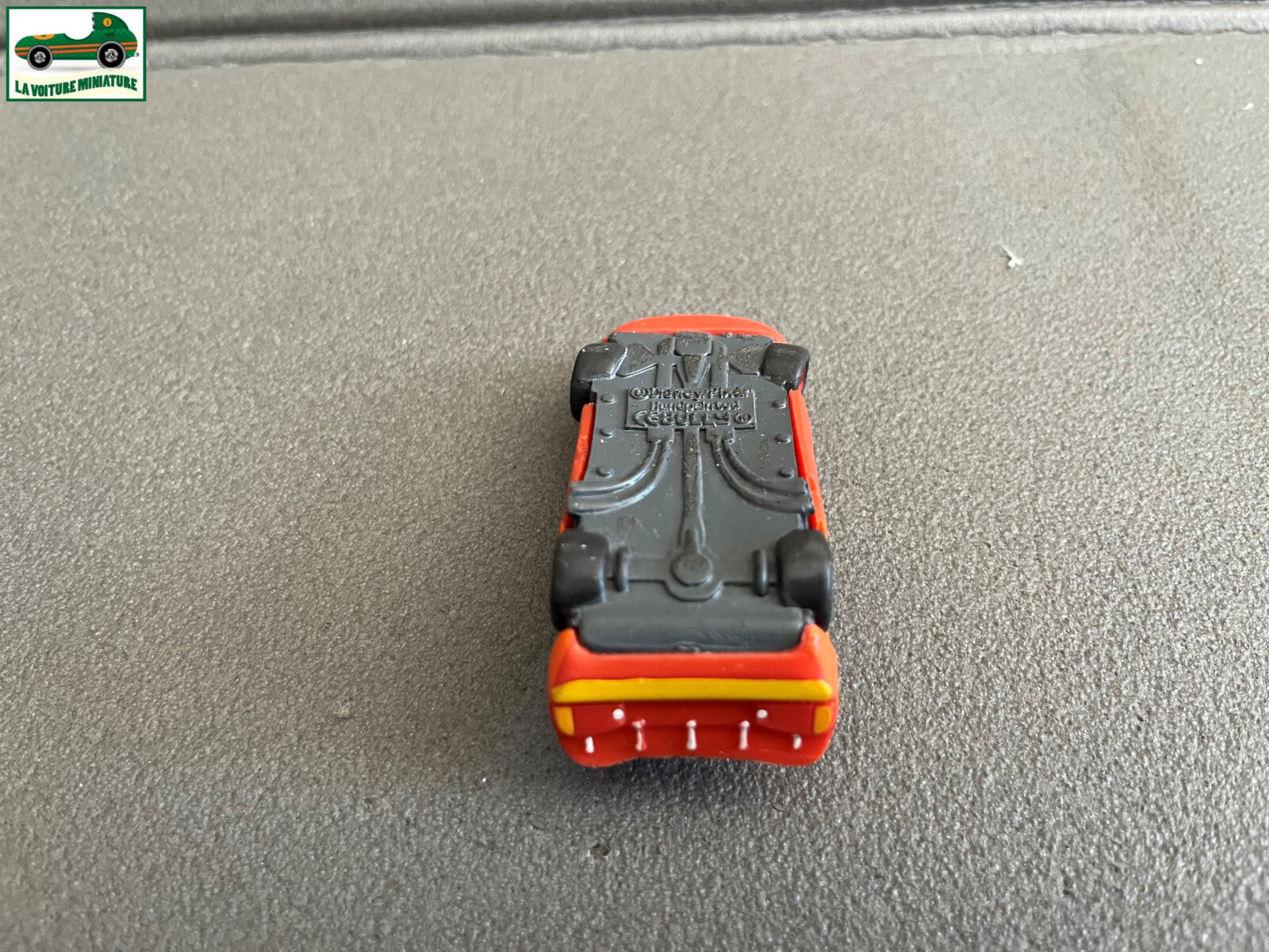 Voiture Miniature Cars Disney Pixar Flash McQueen Bully Figurine