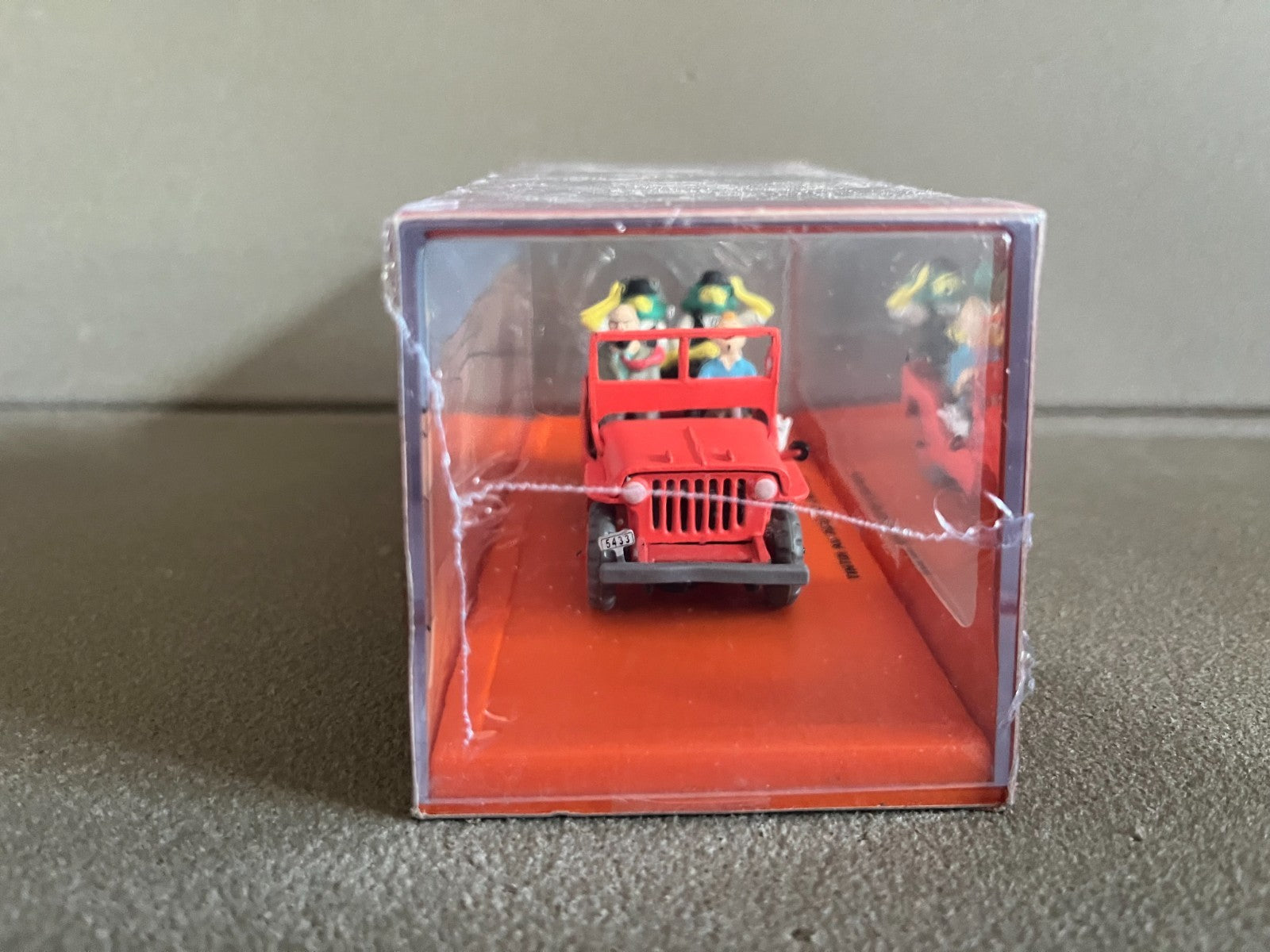 Miniature En Voiture Tintin Jeep Willis Rouge Ile Noire Hergé Atlas au 1/43