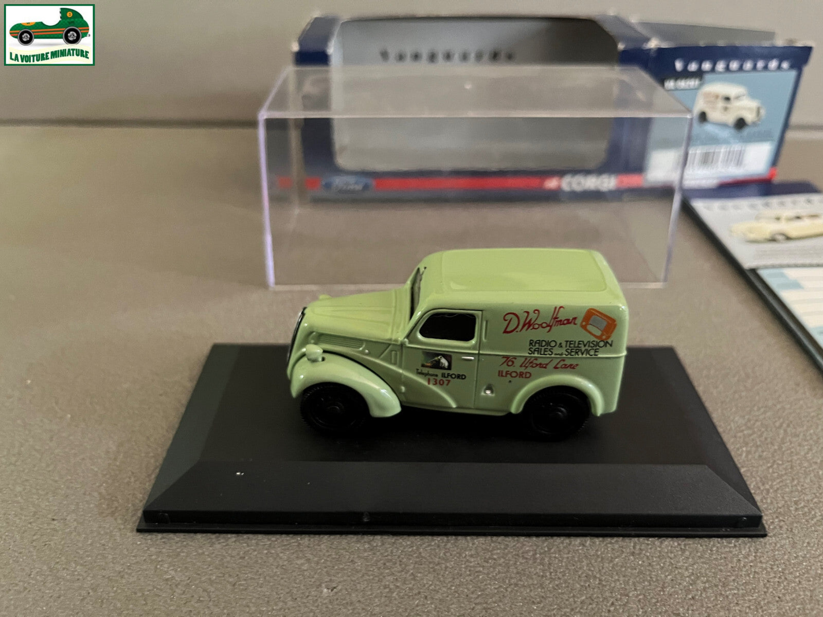Voiture Miniature Ford 5 CWT Van Model E494C Vanguards au 1/43