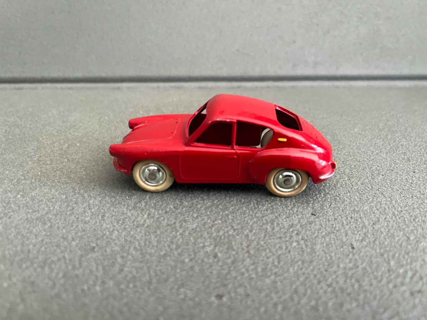 Ancienne Voiture miniature Alpine Type Mille Miles CIJ France