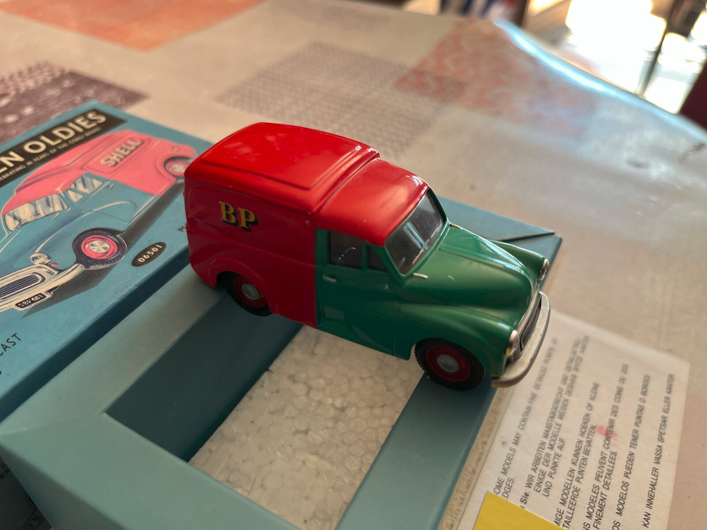 Voiture Miniature Fourgonnette Morris 1000 Shell BP Corgi 1/50