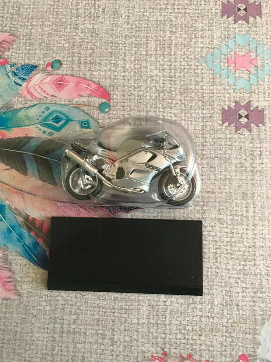 Moto miniature Triumph 955i Daytona Motos à Collectionner Maisto Altaya 1/18