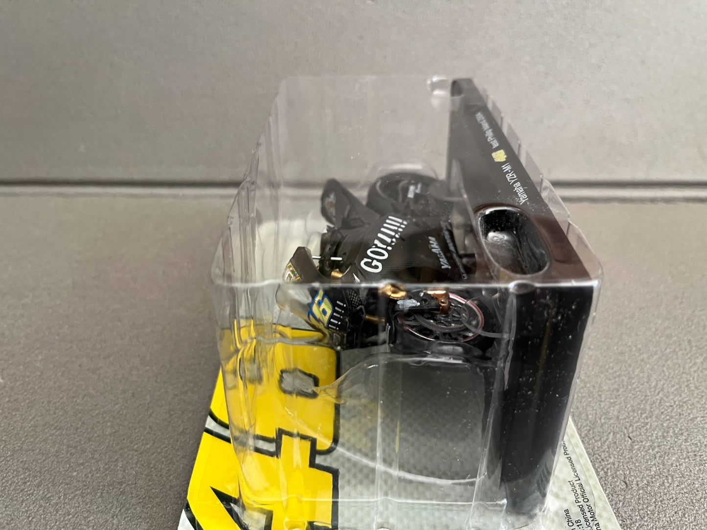 Moto GP miniature Valentino Rossi 46 Yamaha YZR-M1 Test Phillip Island 2004 1/18