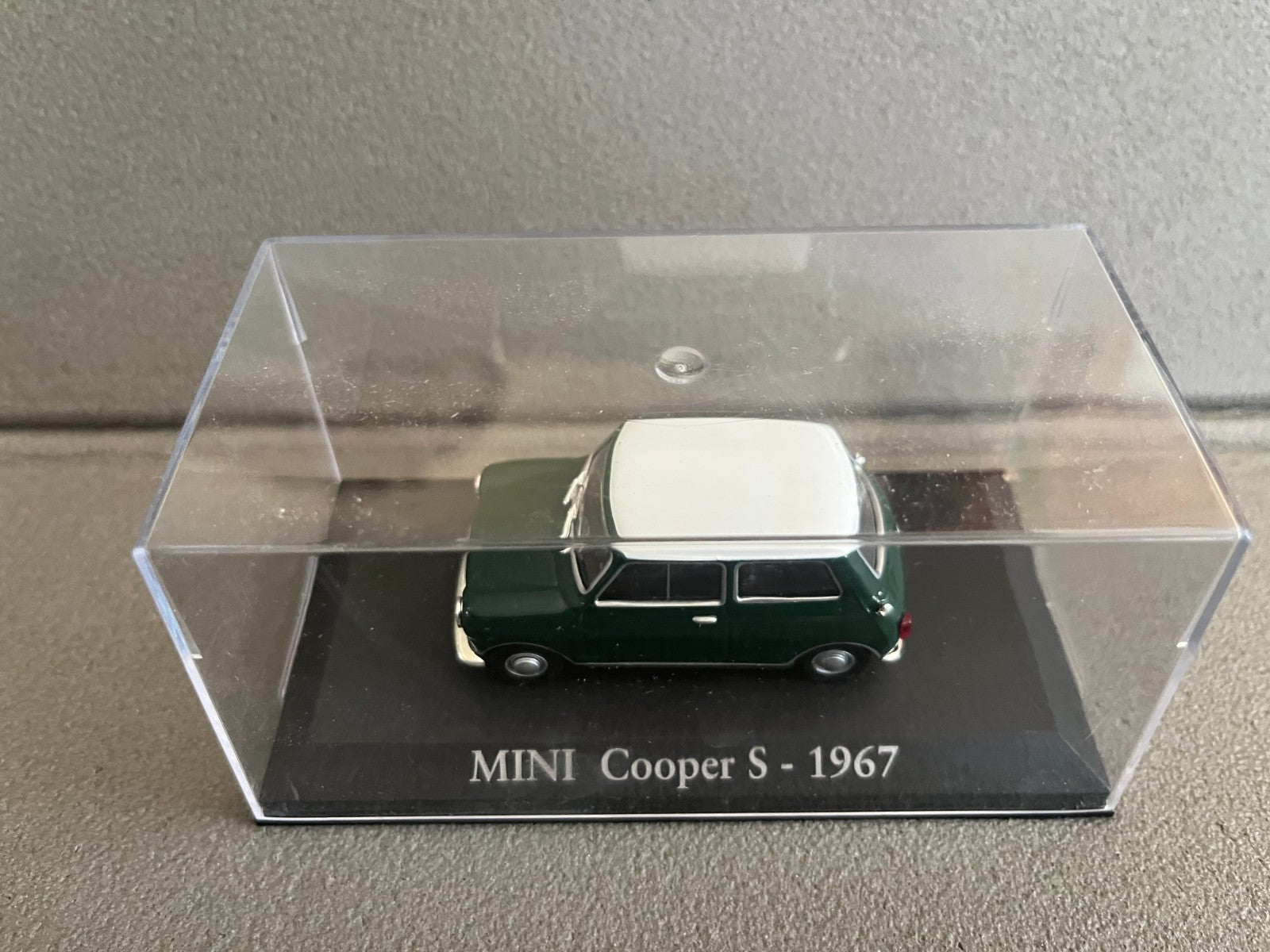 Voiture miniature Mini Cooper S 1967 au 1/43