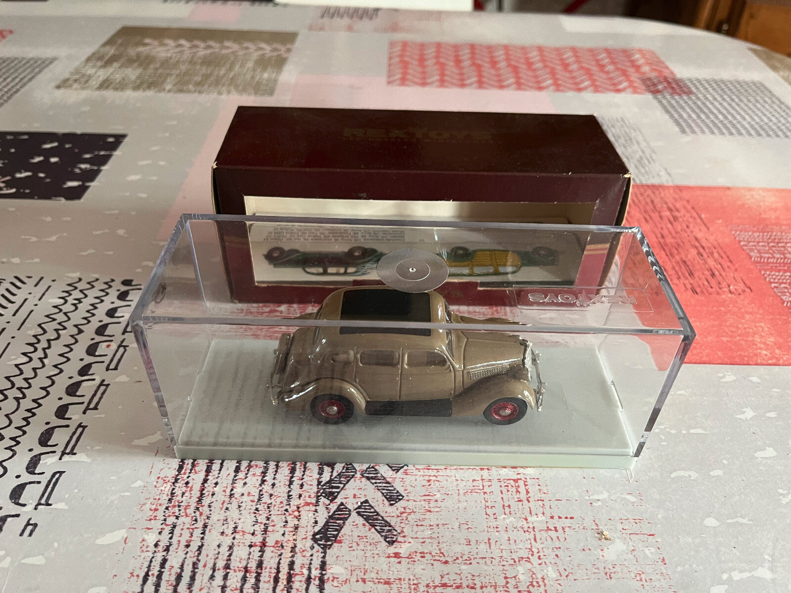 Voiture Miniature Ford 1935 Fordor Touring Sedan 42 Rextoys 1/43