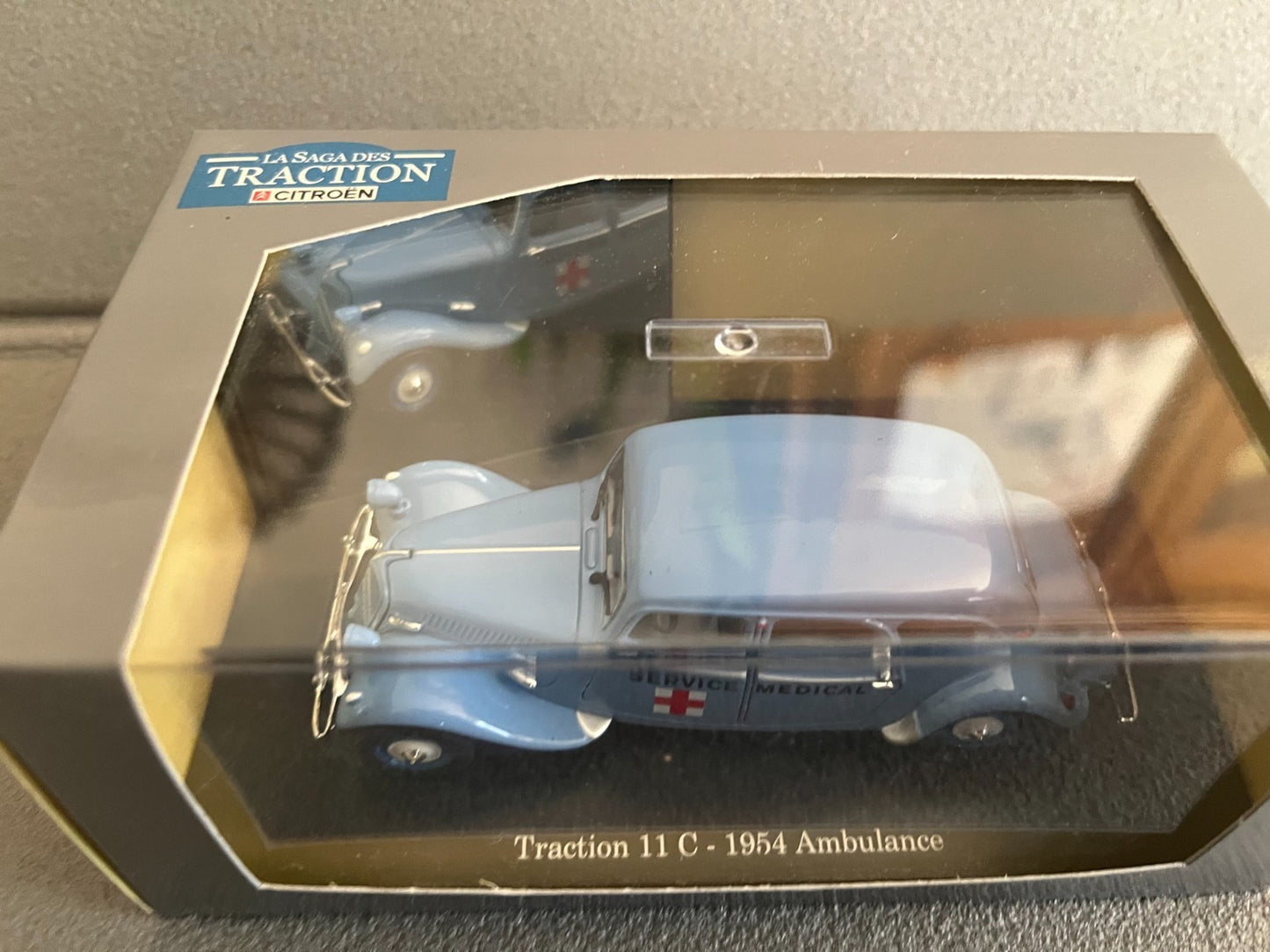 Voiture Miniature Citroen Traction 11 C 1954 Ambulance Atlas Courtage 1/43