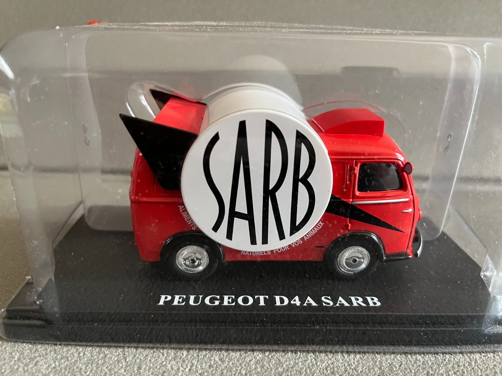 Voiture miniature Camion Peugeot D4A Sarb Auto Plus Hachette 1/43