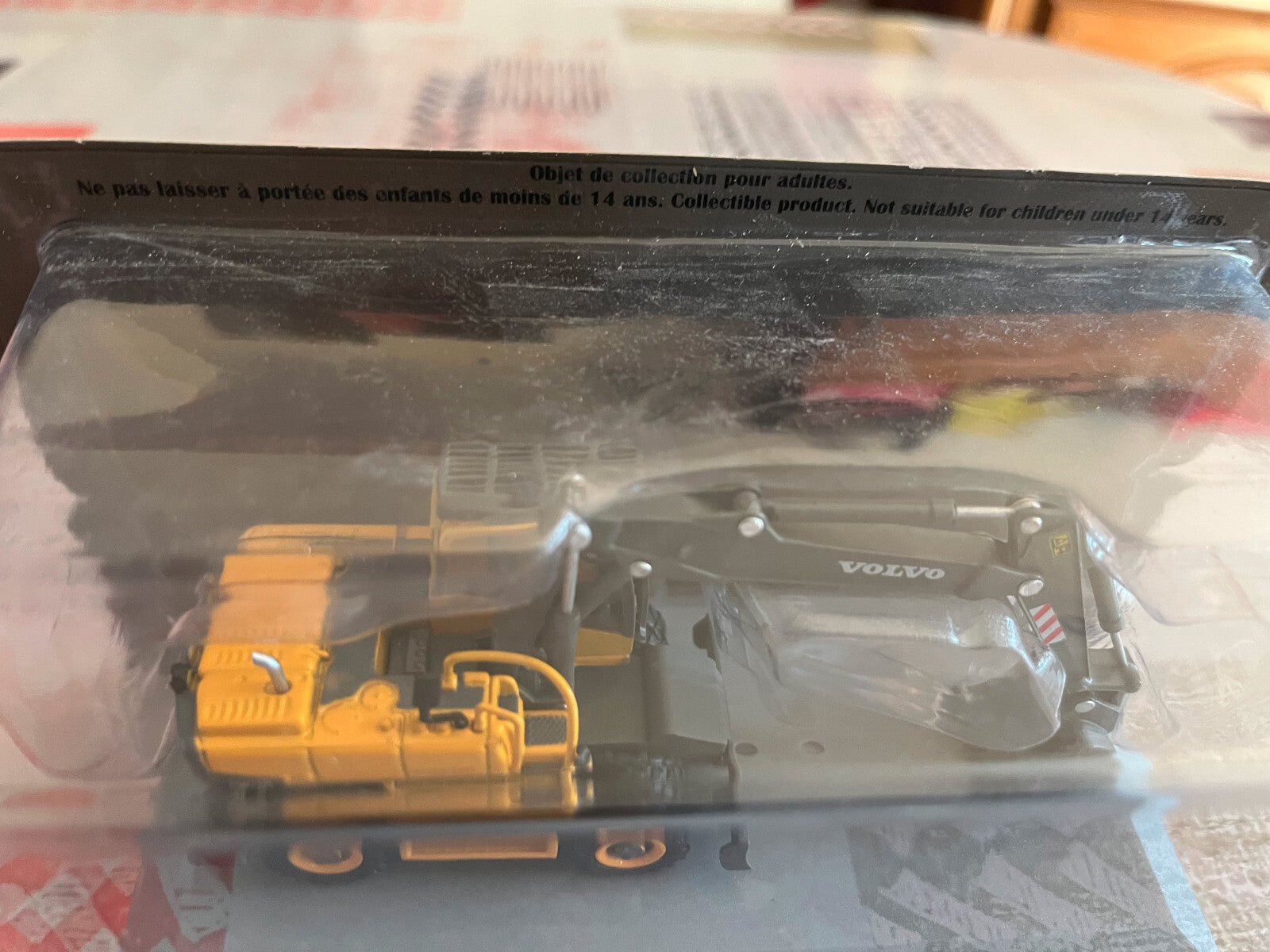Miniature Véhicule de chantier Pelle Volvo EW180C Hachette 1/72