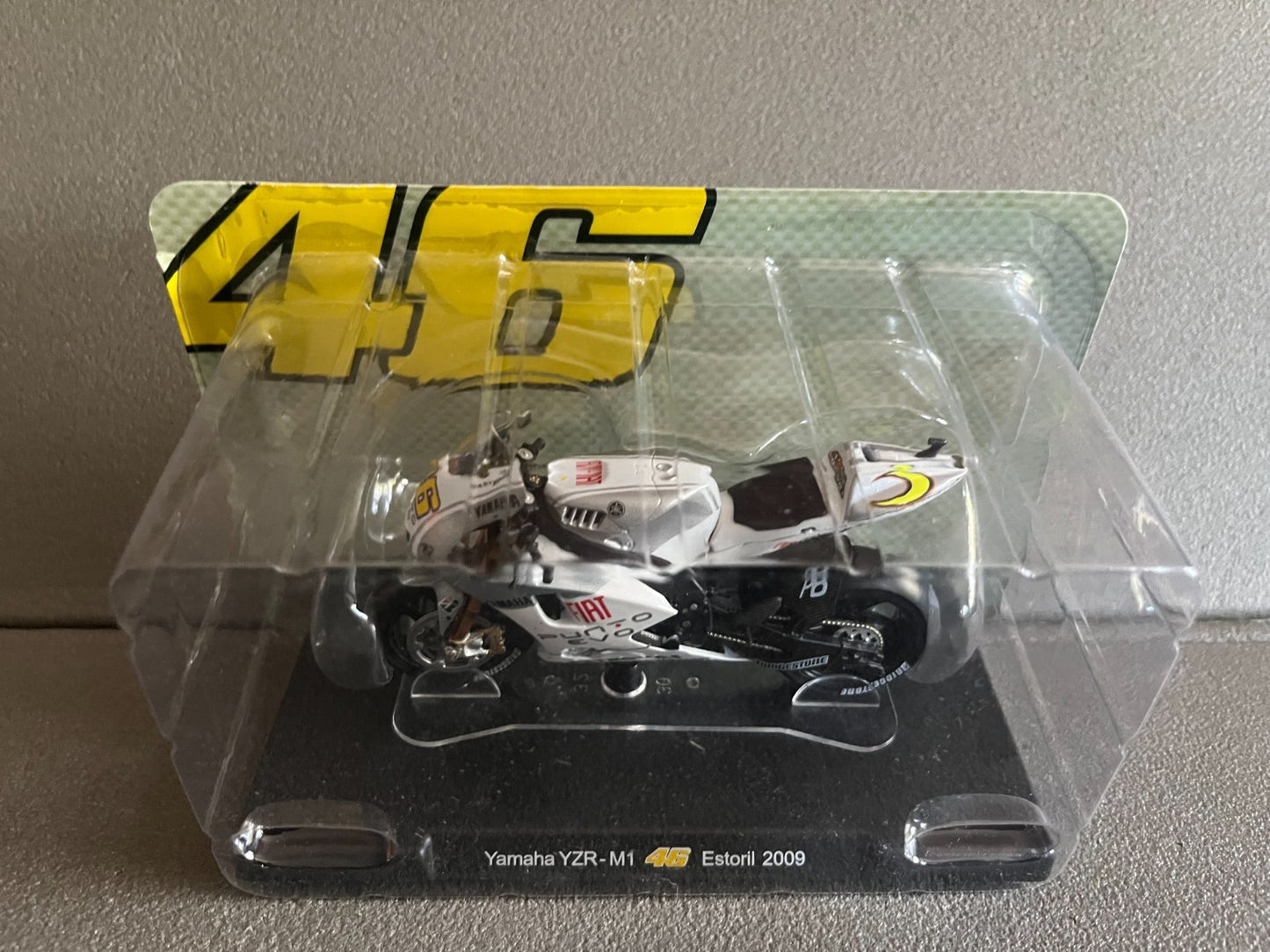 Moto GP miniature Valentino Rossi 46 Yamaha YZR-M1 Estoril 2009 1/18