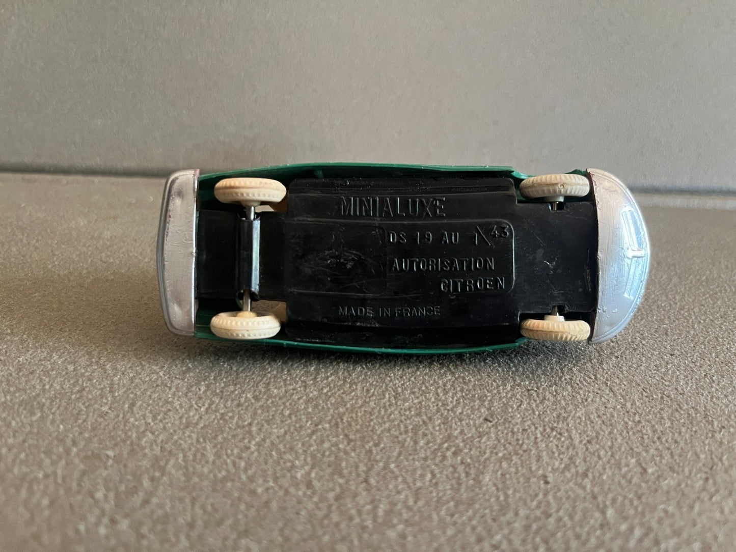 Ancienne Voiture Miniature Plastique Citroen DS 19 Minialuxe France au 1/43