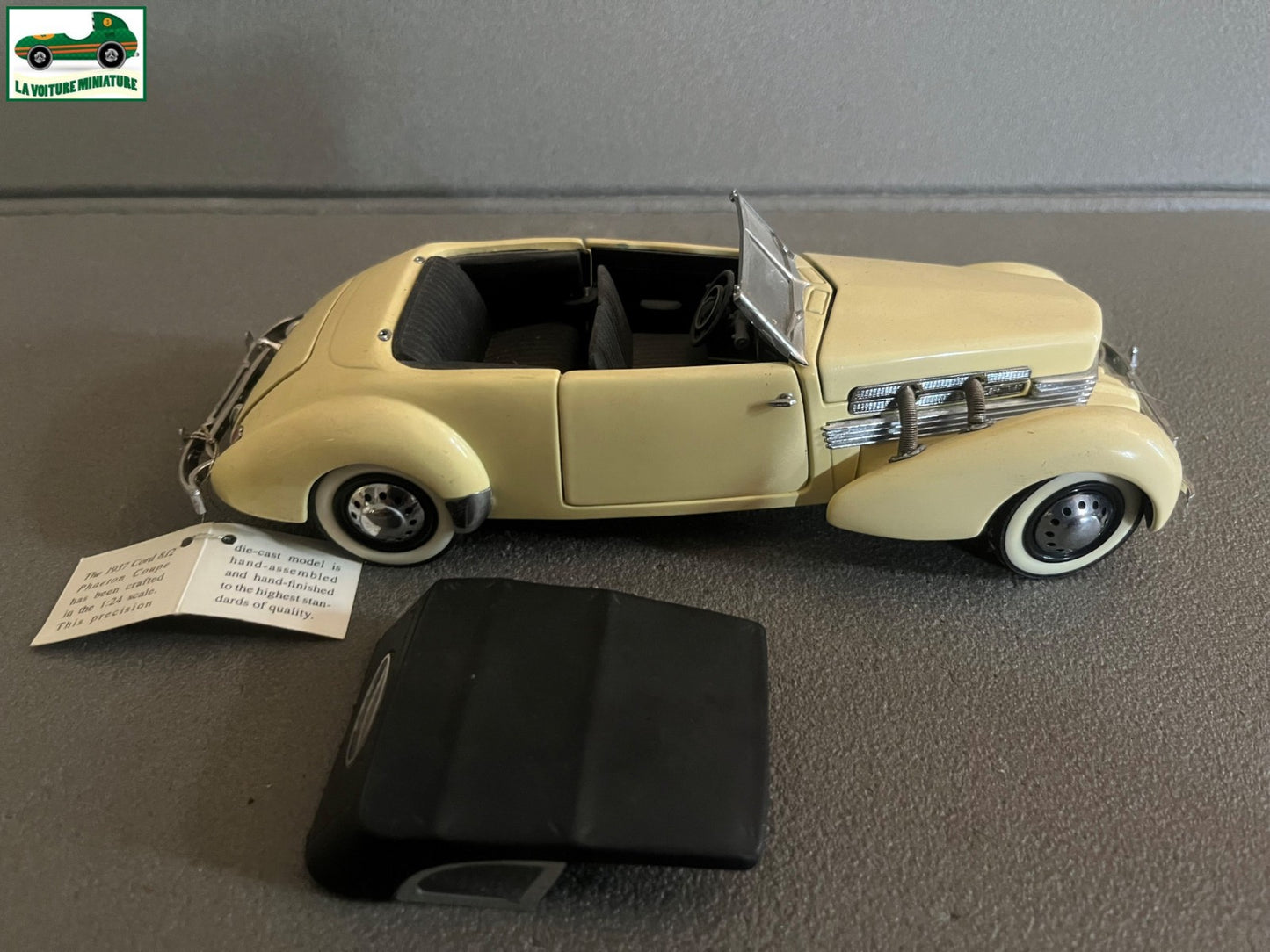 Voiture miniature 1937 Cord 812 Phaeton Coupé Franklin Mint 1/24 Défauts