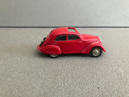 Voiture Miniature Kit monté Peugeot 202 Record au 1/43