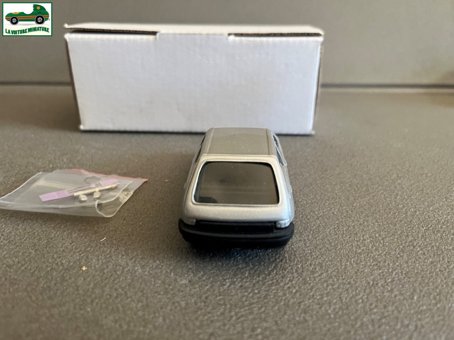 Voiture Miniature Kit résine monté Peugeot 205 5 Portes MVI France au 1/43