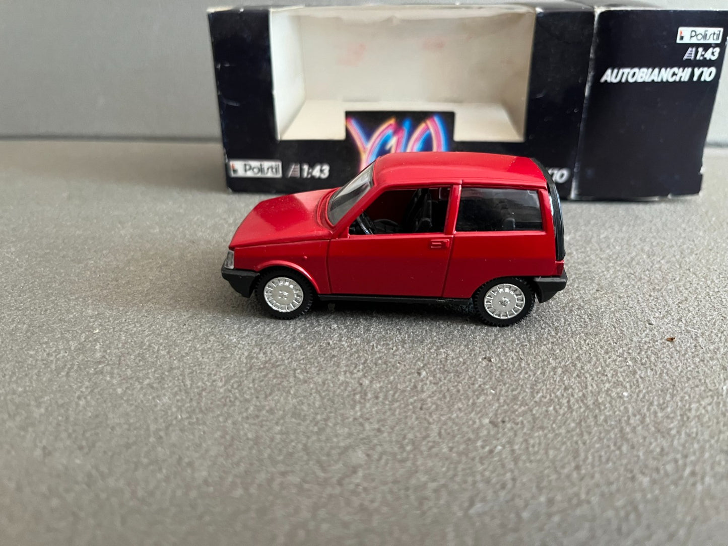 Ancienne Voiture miniature Autobianchi Y10 Polistil Italy au 1/43