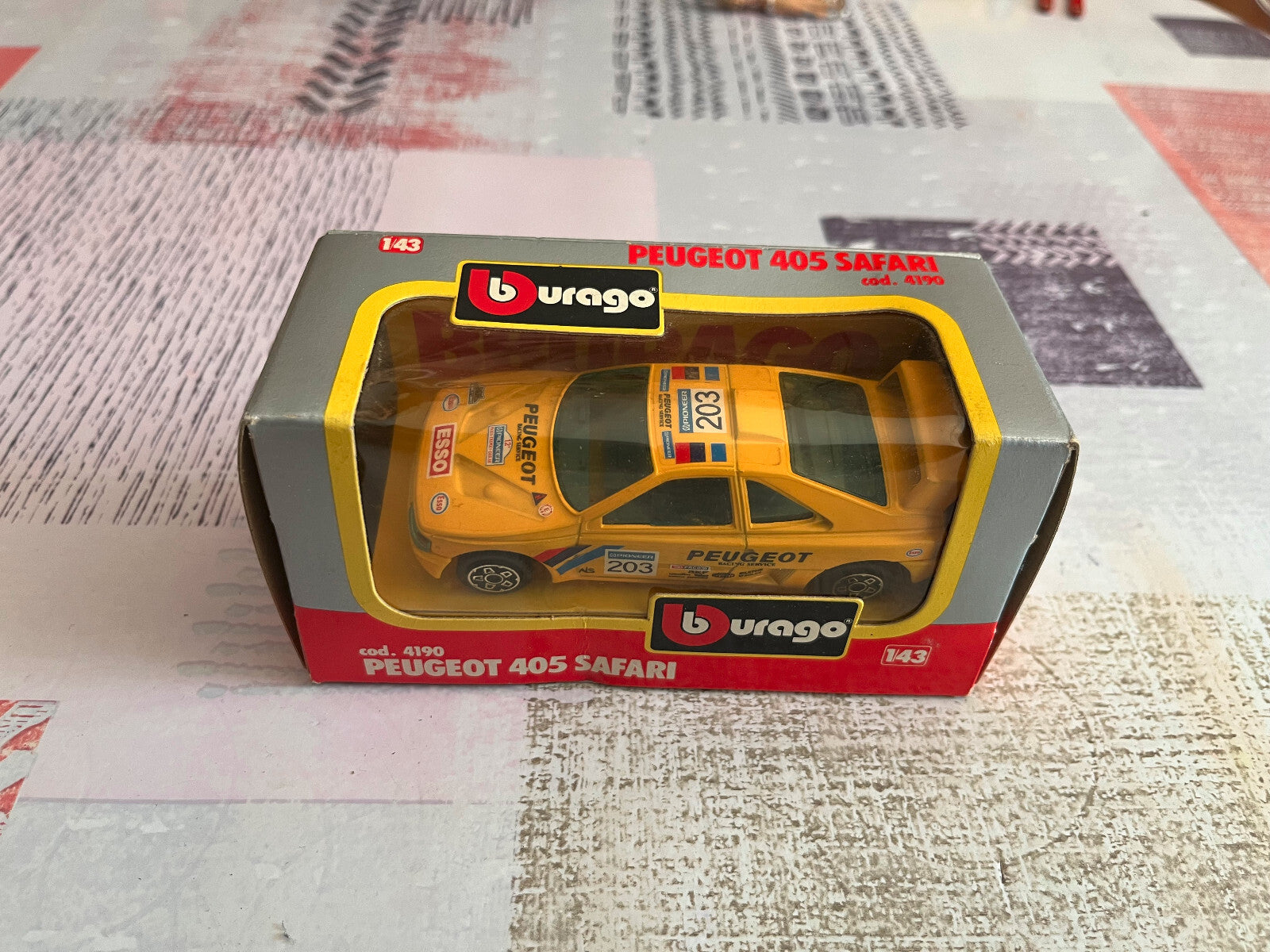 Voiture miniature Burago Peugeot 405 Safari 4190 au 1/43