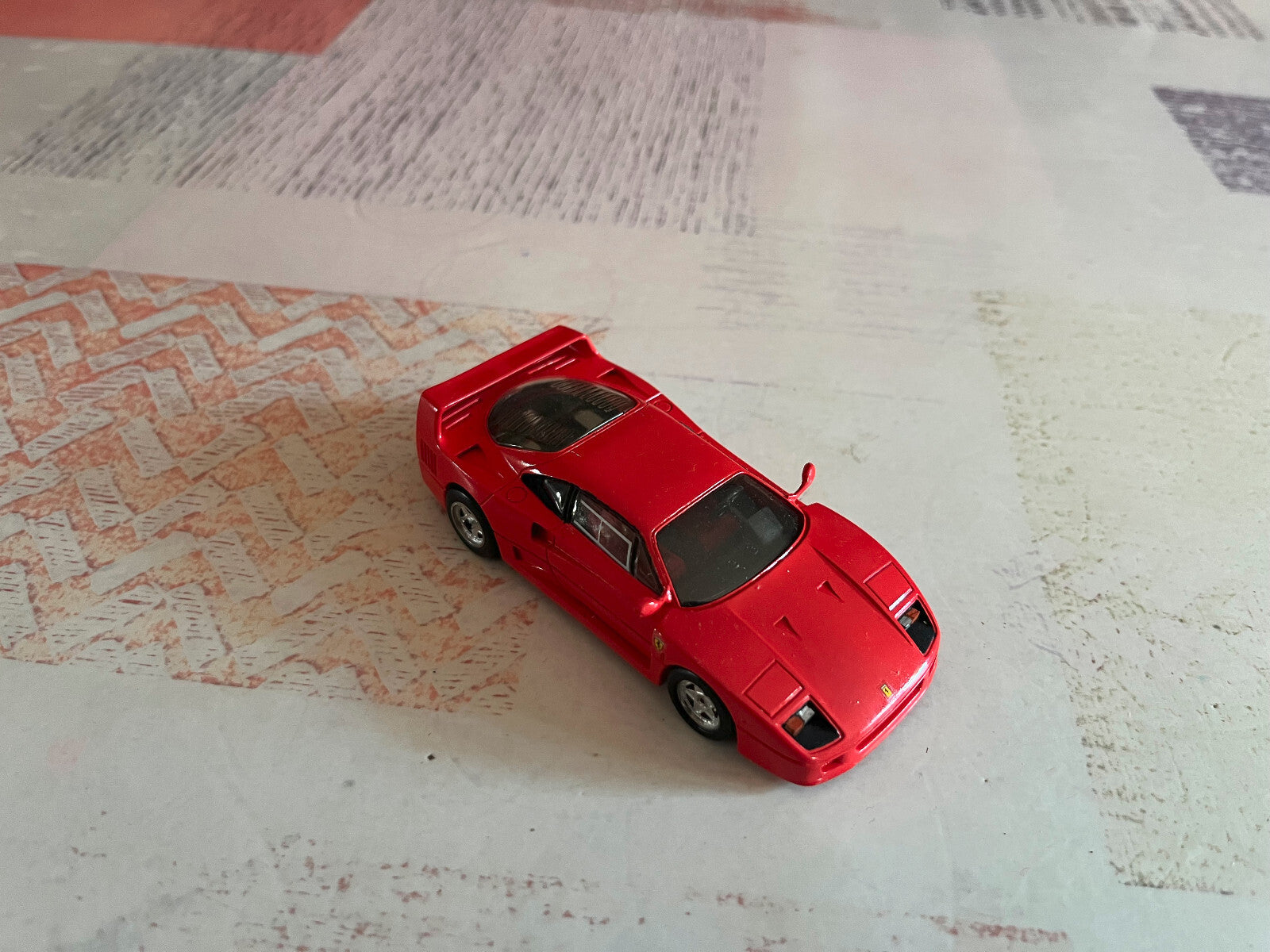 Voiture Miniature Kit monté Ferrari F40 Starter au 1/43