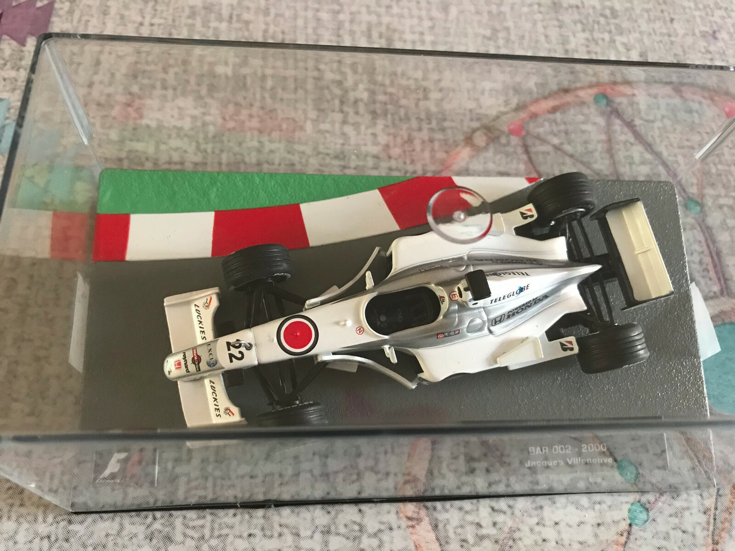 Voiture miniature Formule 1 F1 Bar 002 2000 Jacques Villeneuve au 1/43