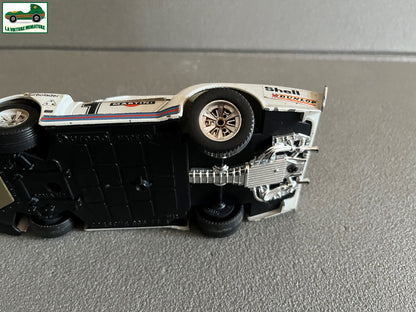 Ancienne Voiture Miniature Porsche 935 TT Martini Racing Burago au 1/24 Epave