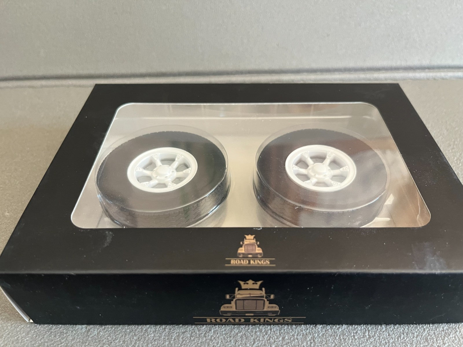 Camion miniature Set 4 Roues Trilex Road Kings RK18A009 au 1/18