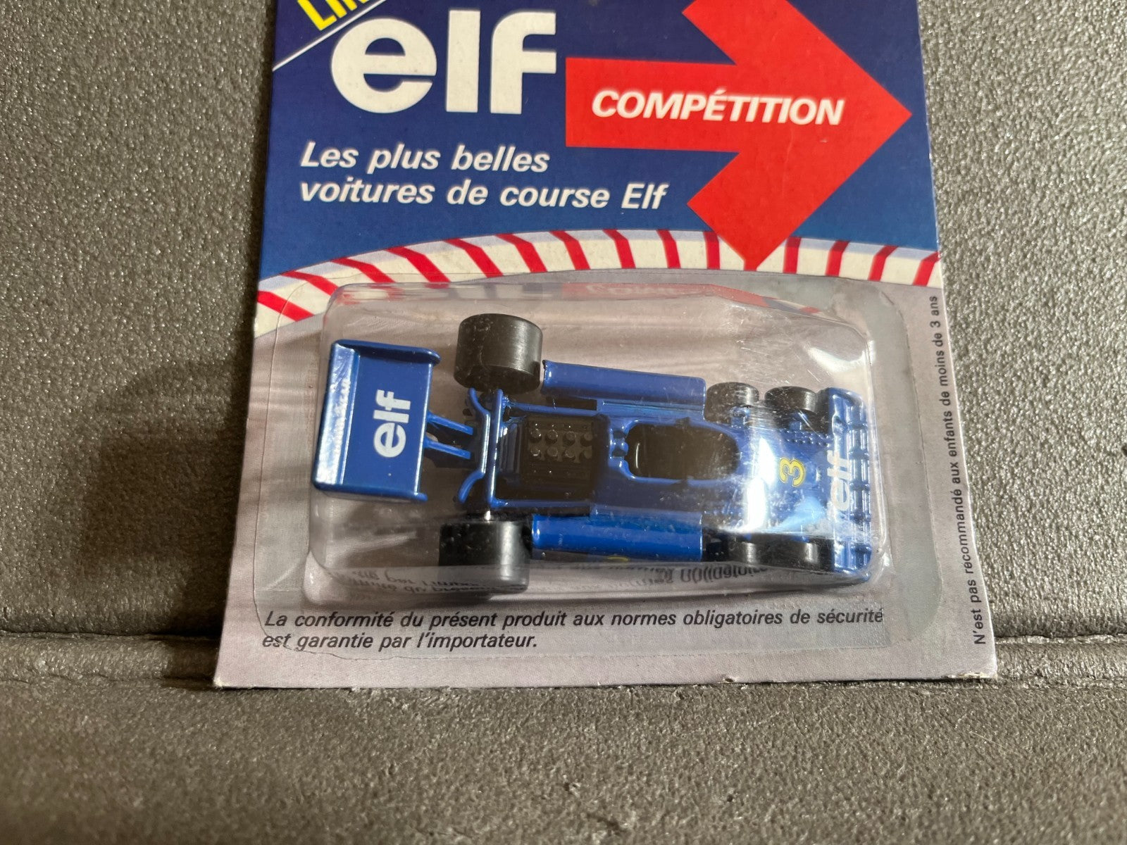 Voiture miniature F1 Tyrrell P 34 1976 Elf Competition 1/53 Type Majorette