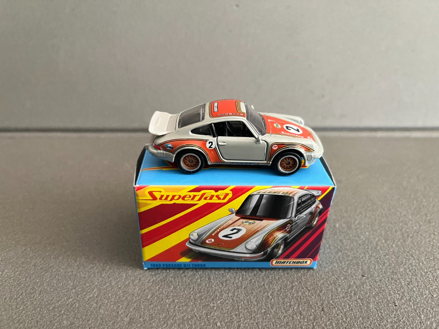 Voiture miniature 1980 Porsche 911 Turbo Matchbox Superfast Echelle Majorette