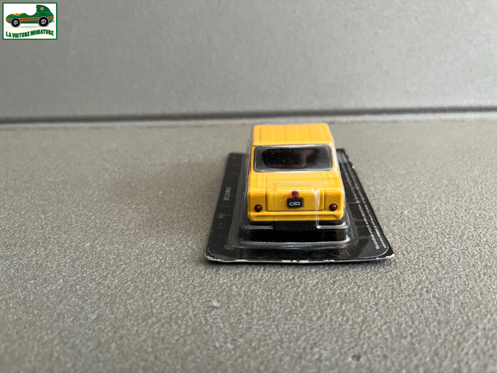 Voiture Miniature CM3 SMZ S-3D Pays de L'est URSS Russie au 1/43