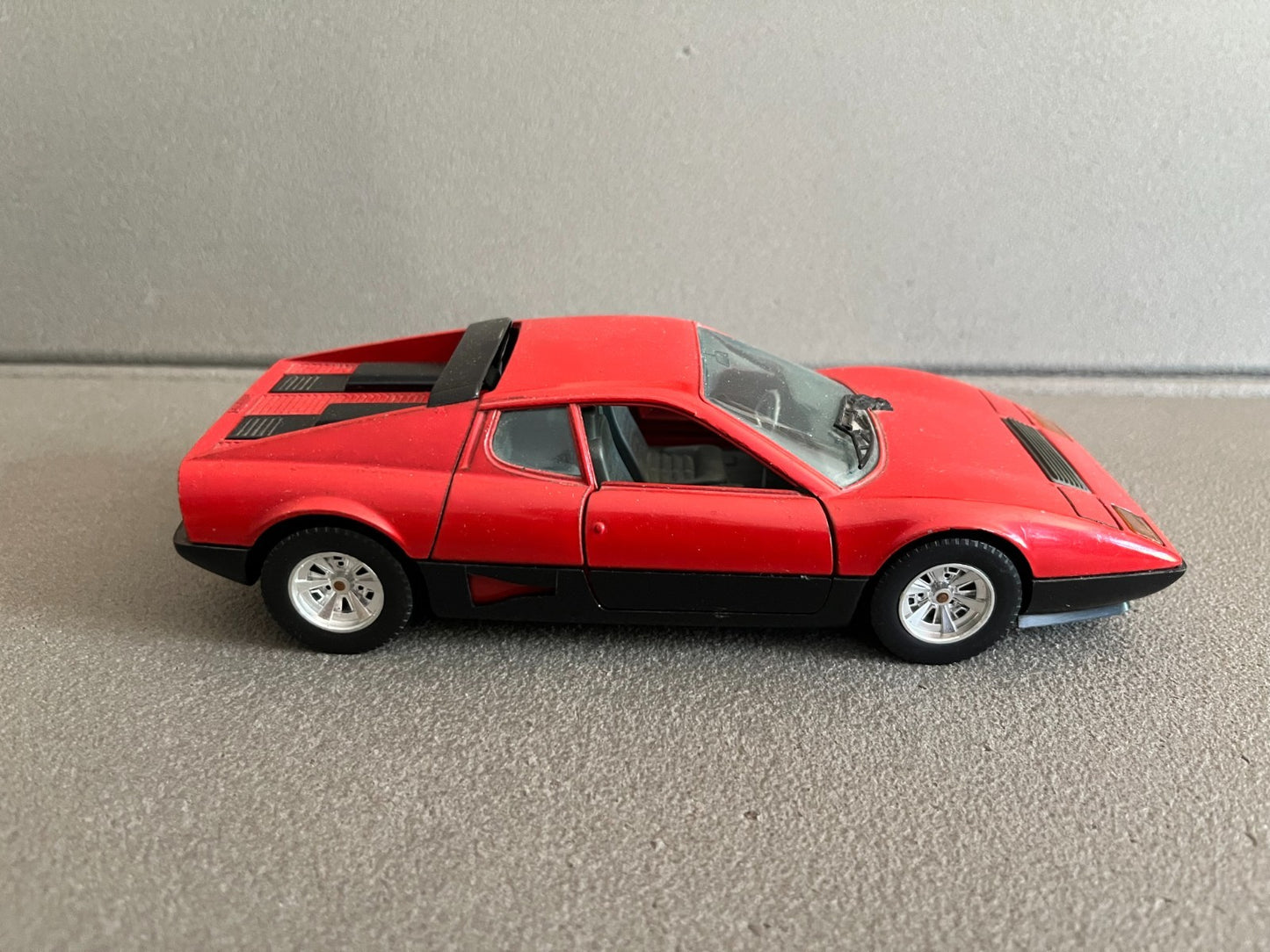 Ancienne Miniature Voiture Ferrari 512 BB Burago 1/24