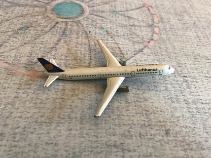 Avion miniature Avions de Ligne Fabbri AirBus Lufthansa avec Défauts