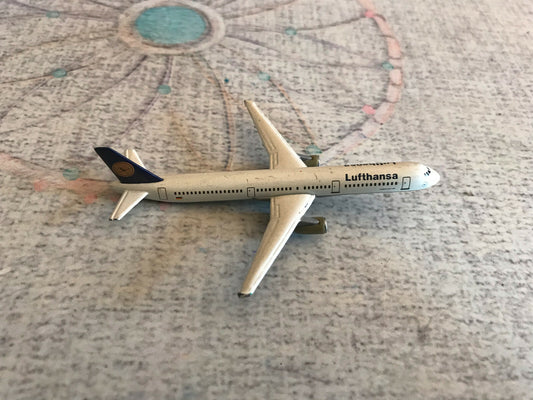 Avion miniature Avions de Ligne Fabbri AirBus Lufthansa avec Défauts