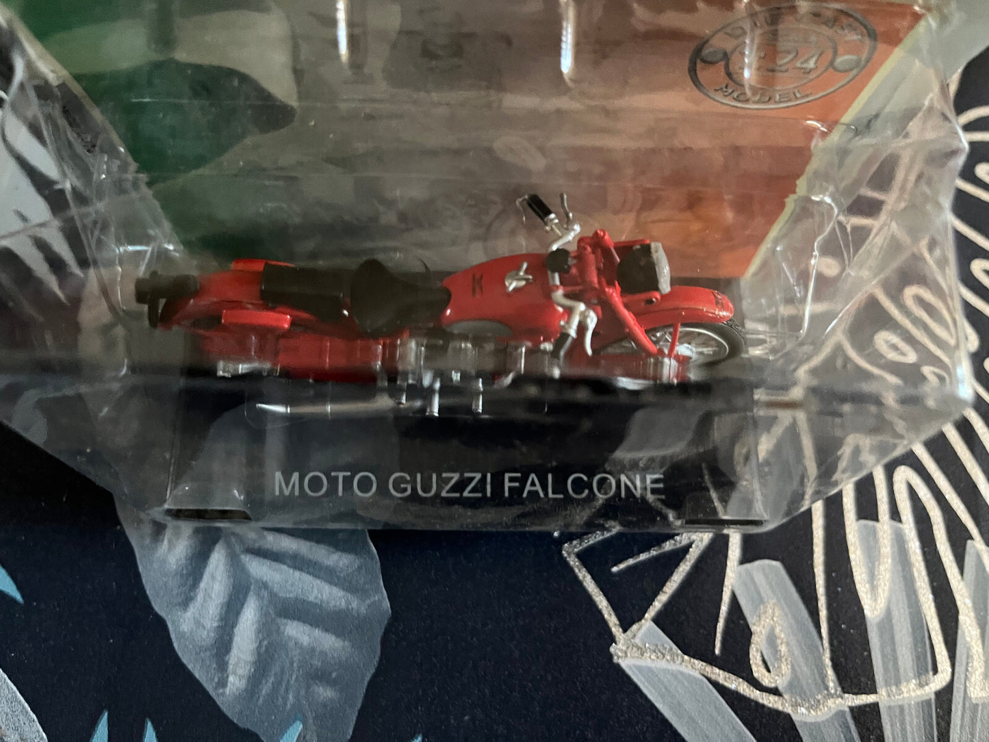 Moto miniature Guzzi Falcone Italienne 1/24
