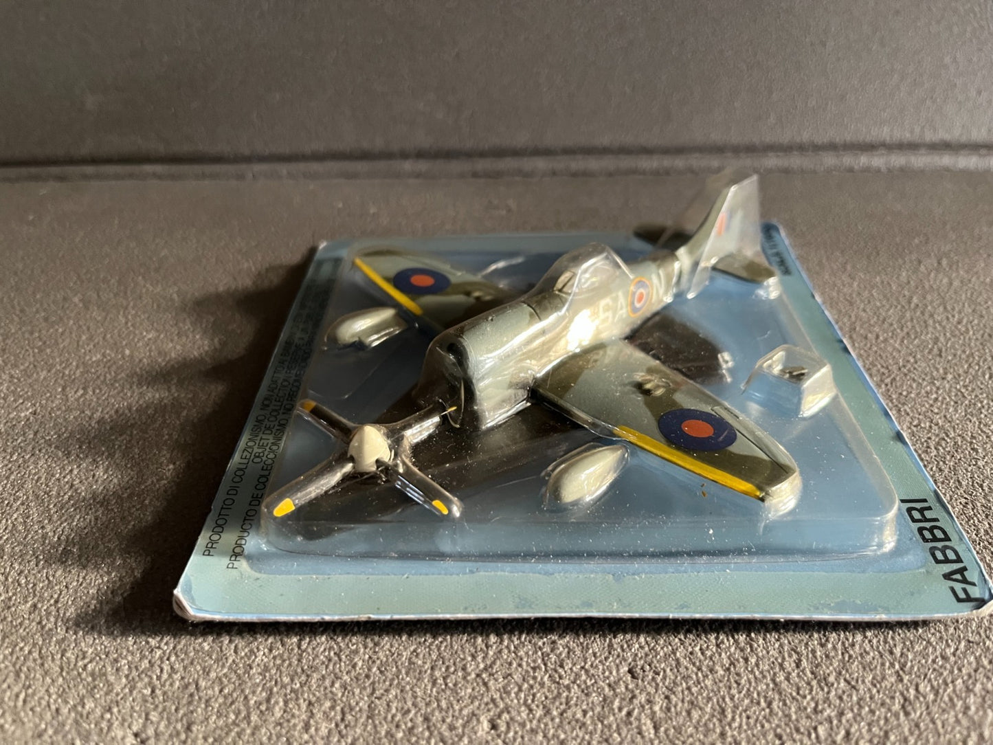 Avion miniature Militaire Tempest Fabbri Italeri 1/100