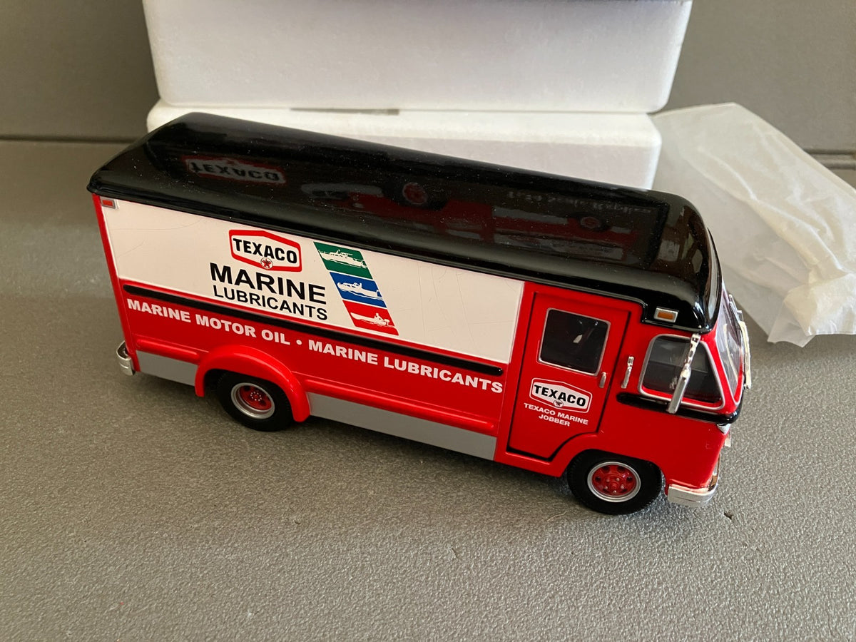 Voiture miniature Camion Fourgon Texaco 1961 Divco Dividend Model 70 1/34