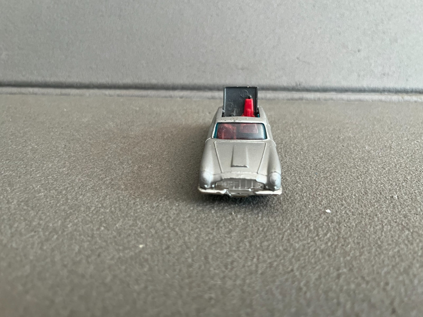 Ancienne Miniature Voiture James Bond 007 Aston Martin Husky Gt Britain