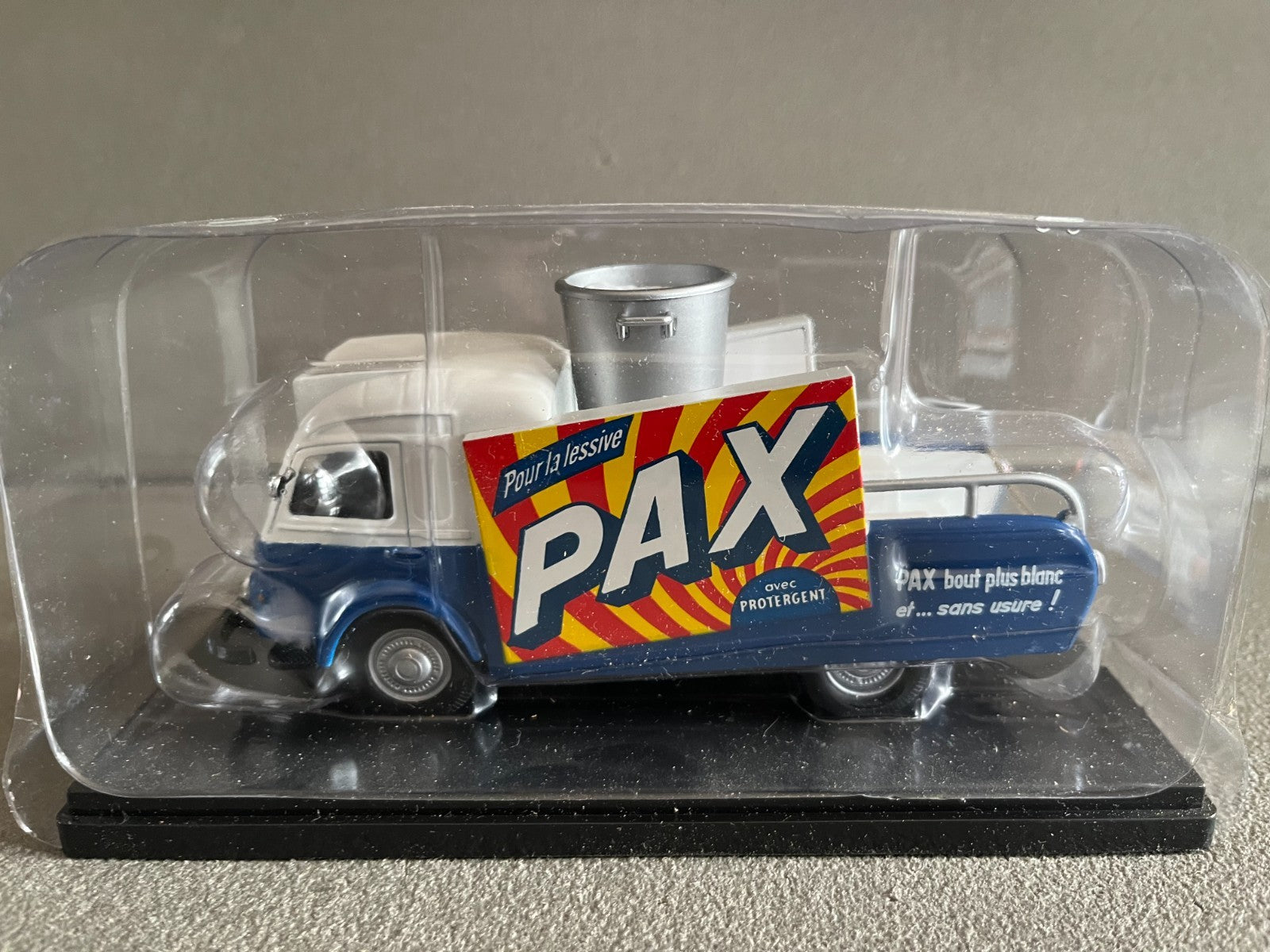 Voiture miniature Camion Renault 2500 KG PAX Auto Plus Hachette 1/43