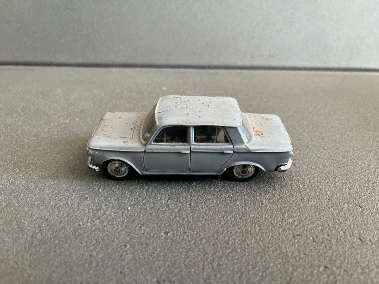 Ancienne Voiture Miniature Fiat 1500 Norev Plastique France Epave