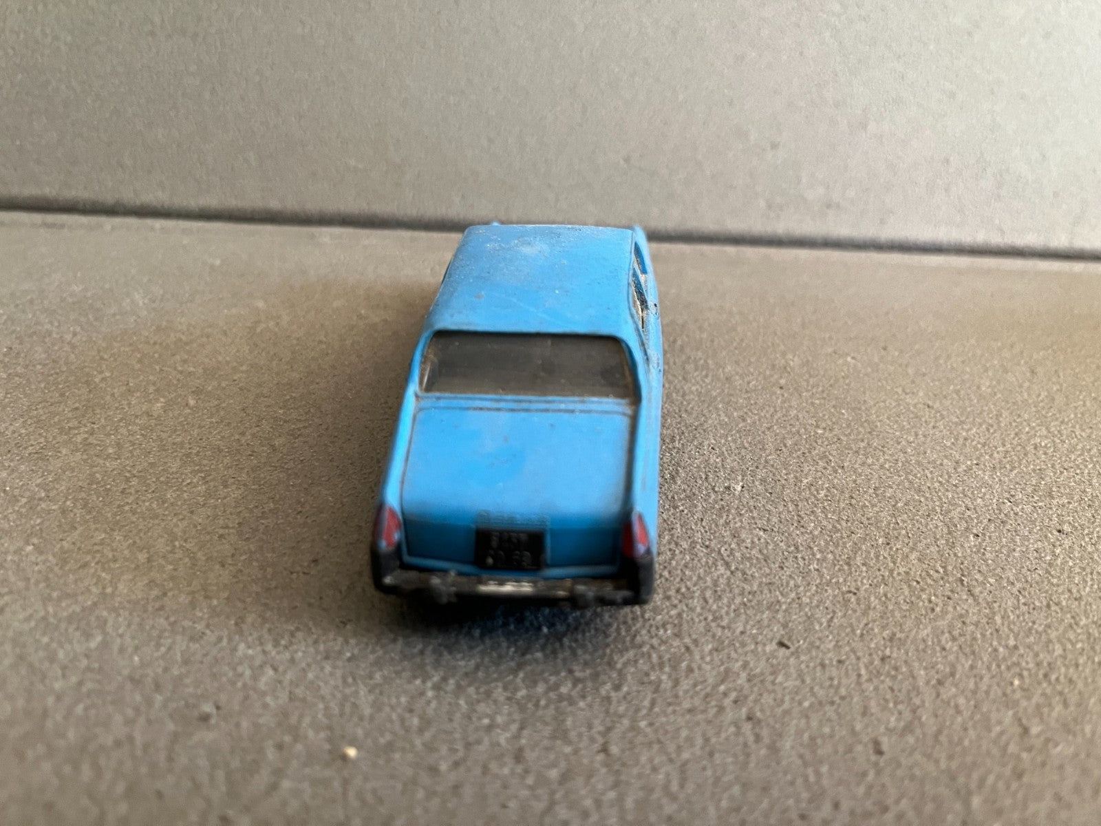 Ancienne Voiture Miniature Lancia Flaminia Norev Plastique France Epave