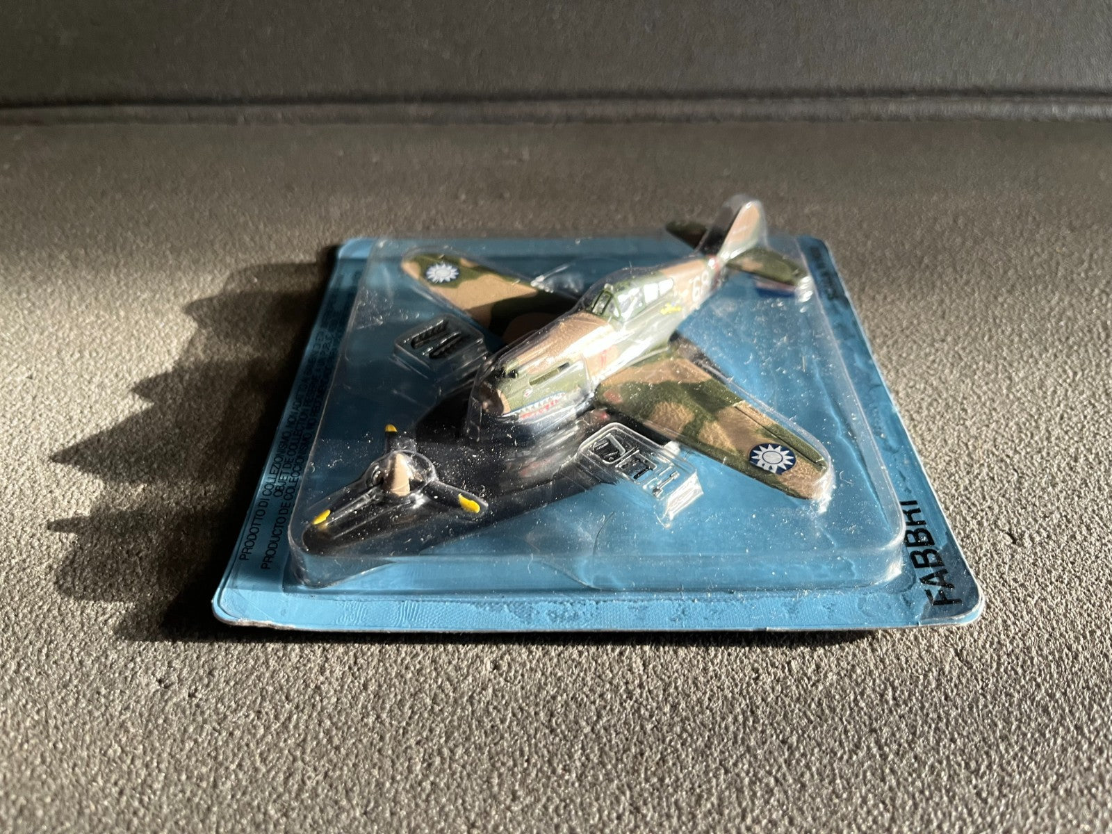 Avion miniature Militaire P-40B Fabbri Italeri 1/100
