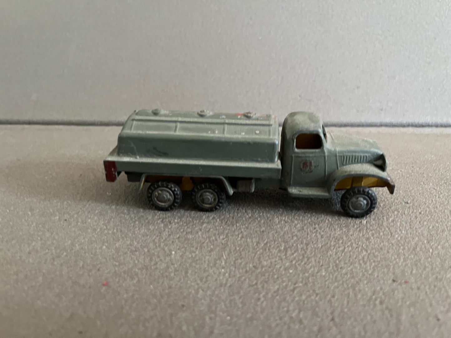 Ancienne Miniature Camion Citerne Militaire France Jouets Epave