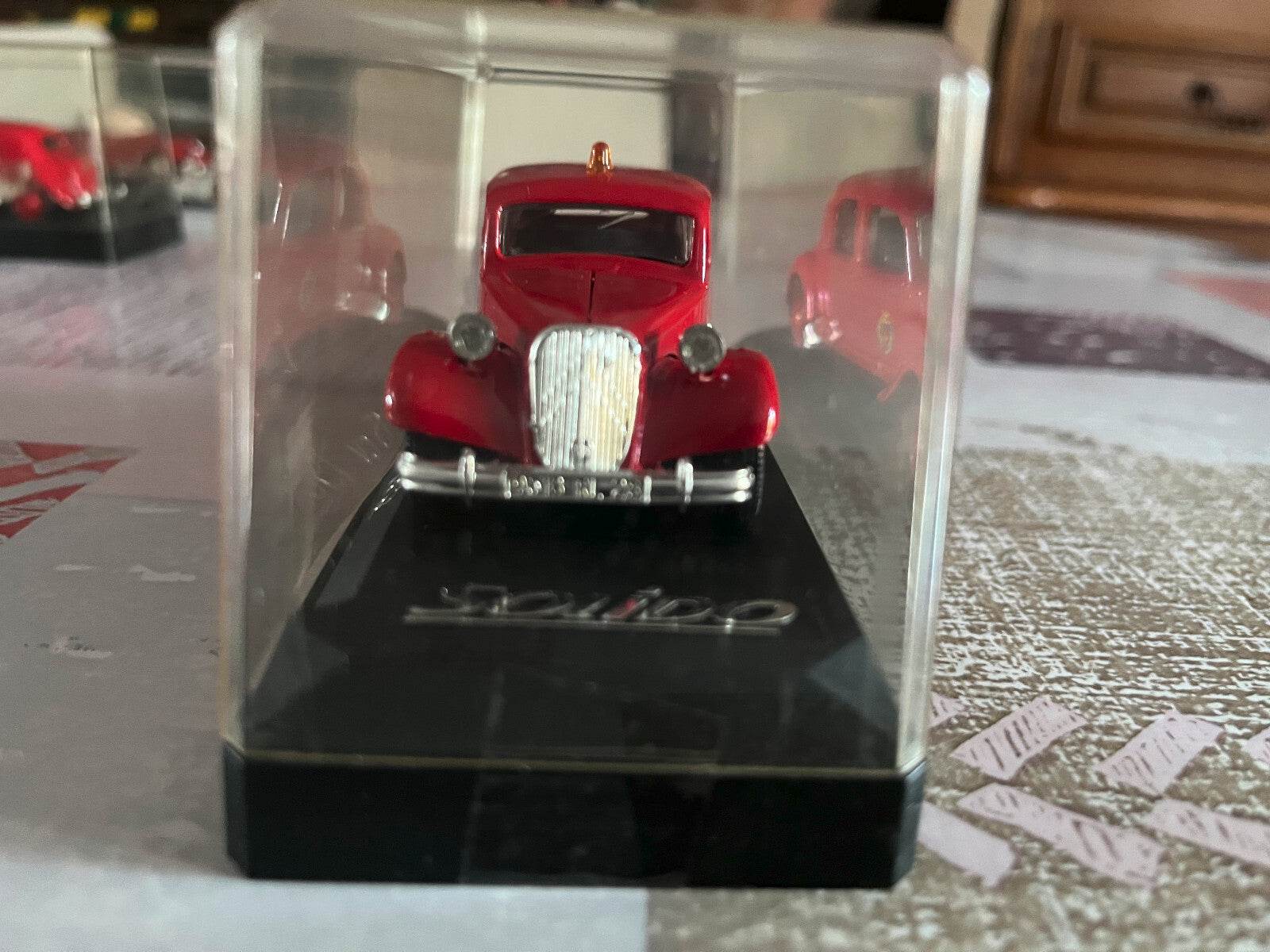 Voiture miniature Traction 4827 Citroen 15 CV 1952 Pompiers Solido au 1/43